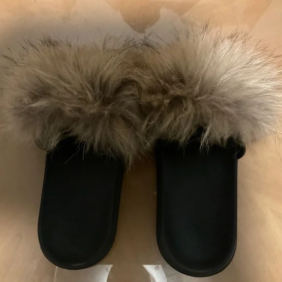 Real Fur Slides - Picture 4 of 4